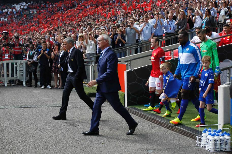 Entrano in campo i re della panchina: Claudio Ranieri e Jos Mourinho. Afp